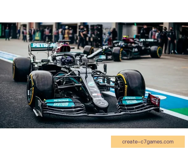 F1赛季最新动态：红牛车队持续领先，汉密尔顿迎战挑战者表现抢眼