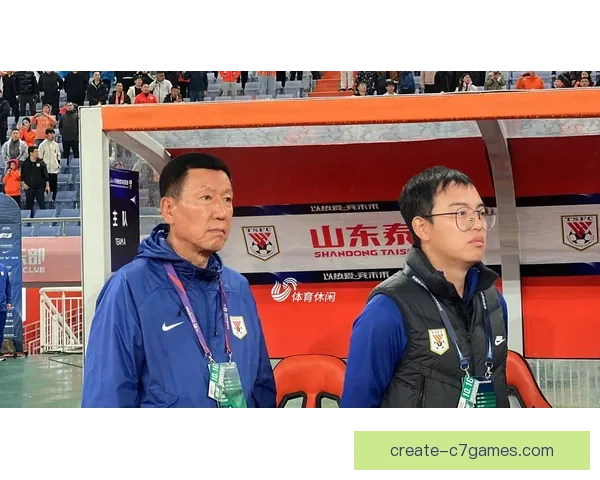 中国足球联赛激烈角逐 崔康熙带领天津津门虎冲击争冠席位